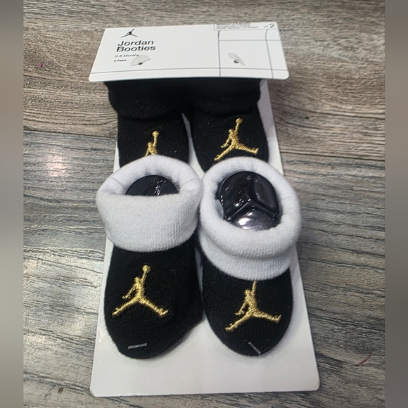Jordan Baby Booties Black and Gold 0-6 Months NWT - Picture 2 of 4